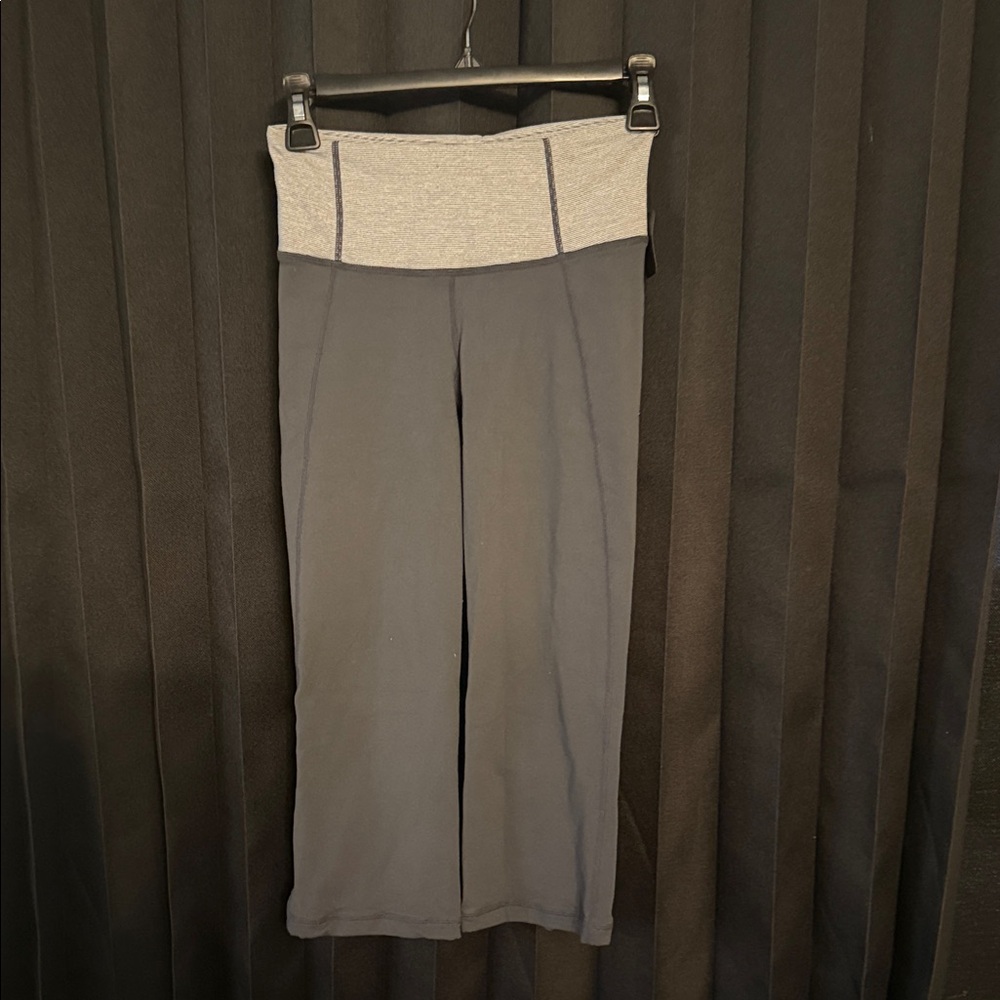 Lululemon women’s Gray and Black Yoga Pants